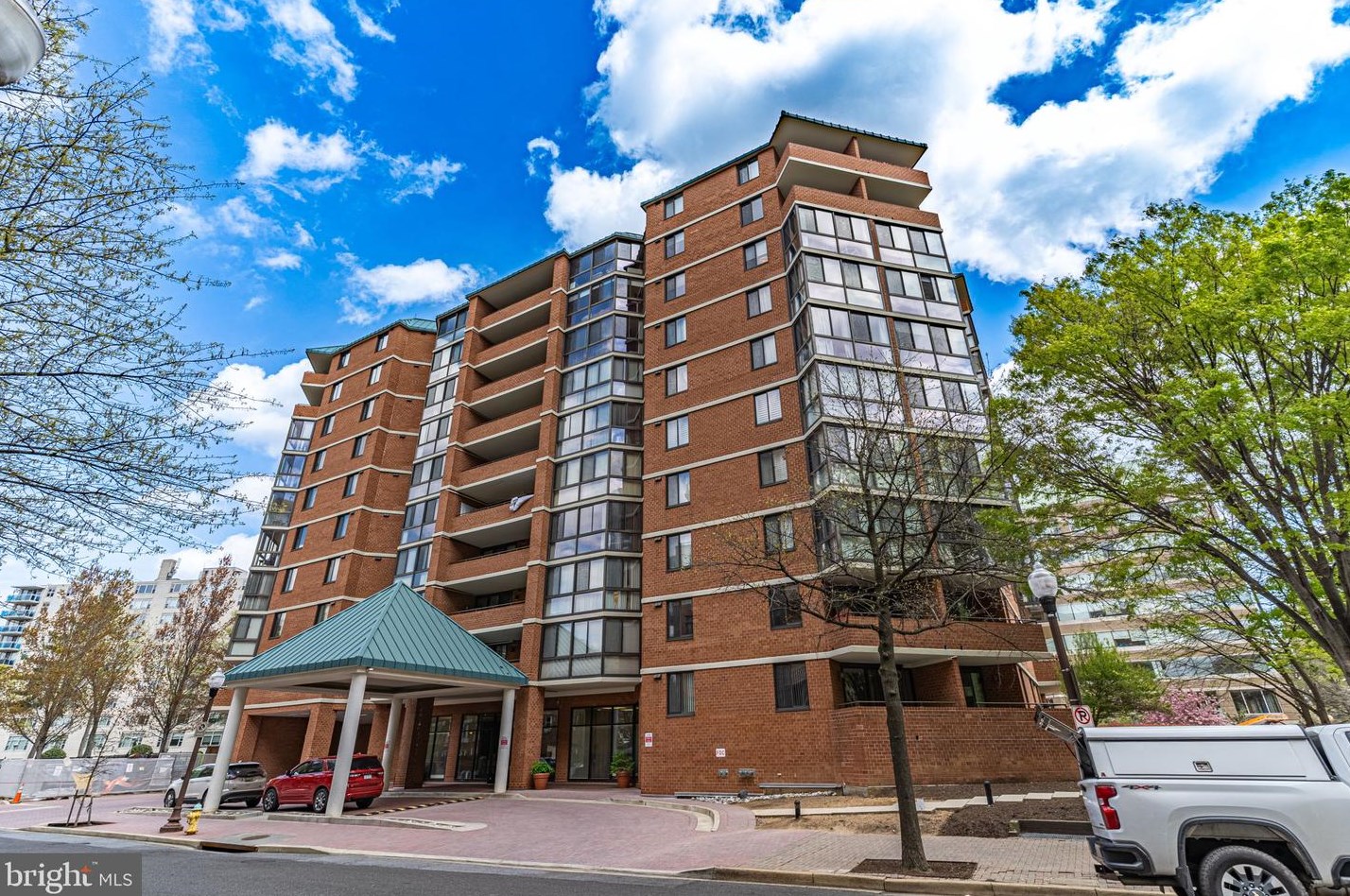 1001 Randolph St, Arlington VA 22201-5602 exterior