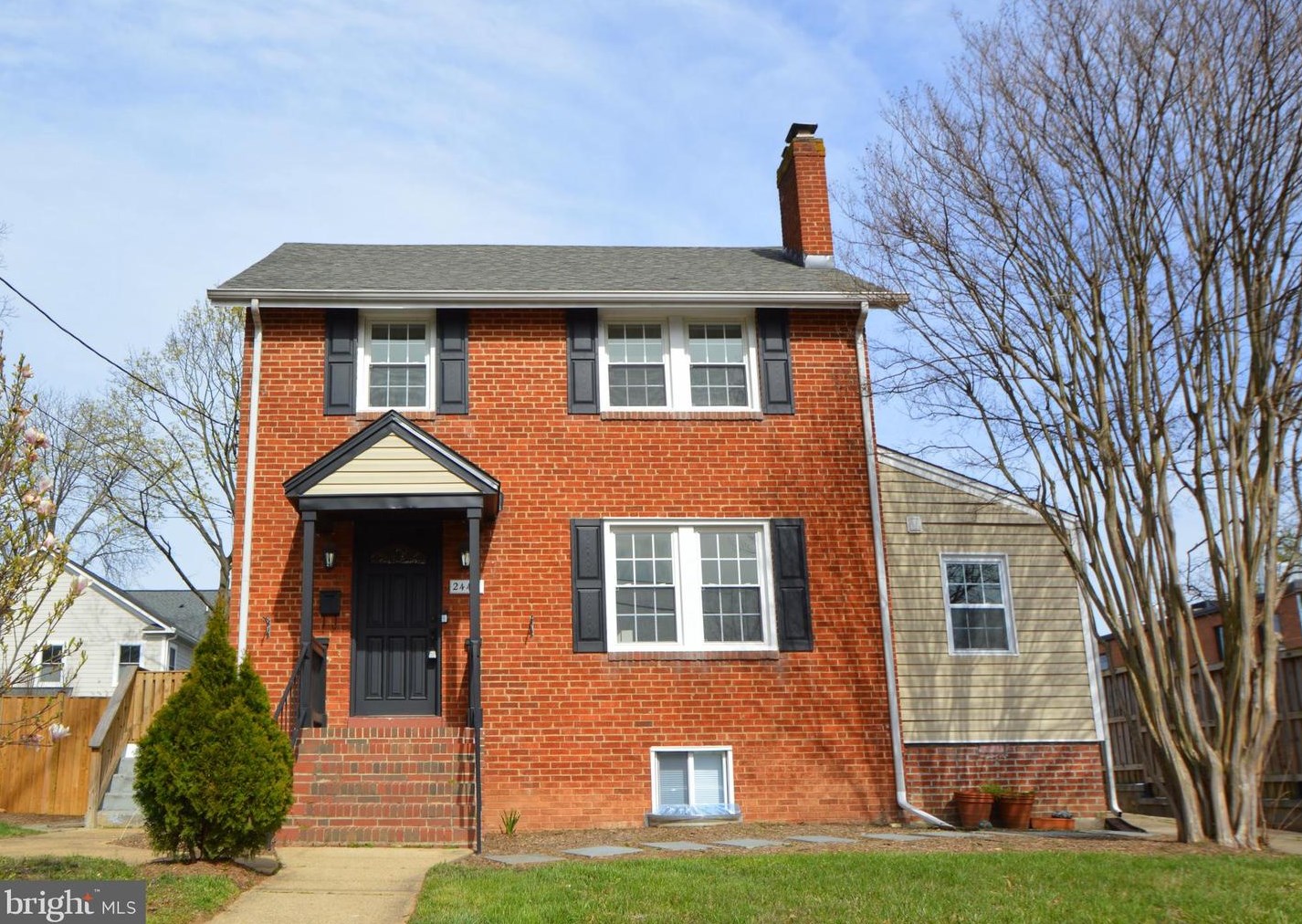 2441 Mckinley St, Arlington VA  22207-1200 exterior