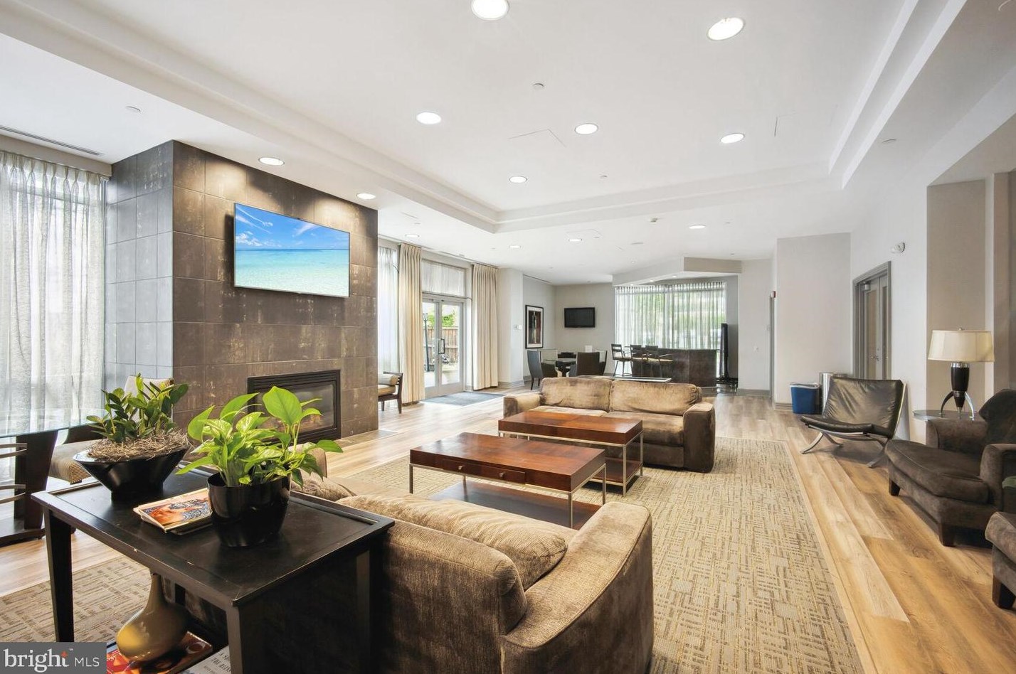 880 Pollard St, Arlington VA 22203-1903 exterior