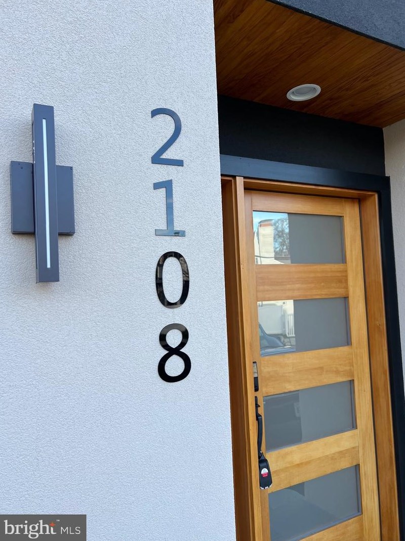 2108 S Joyce St, Arlington, VA 22202