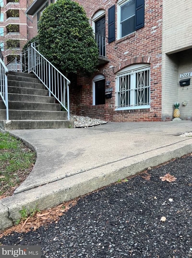 1208-c N Wayne St, Arlington, VA 22201