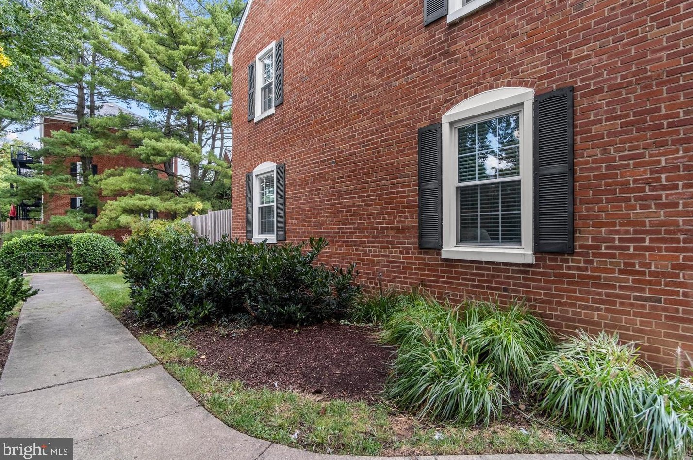 3076 S Abingdon St, Arlington, VA 22206