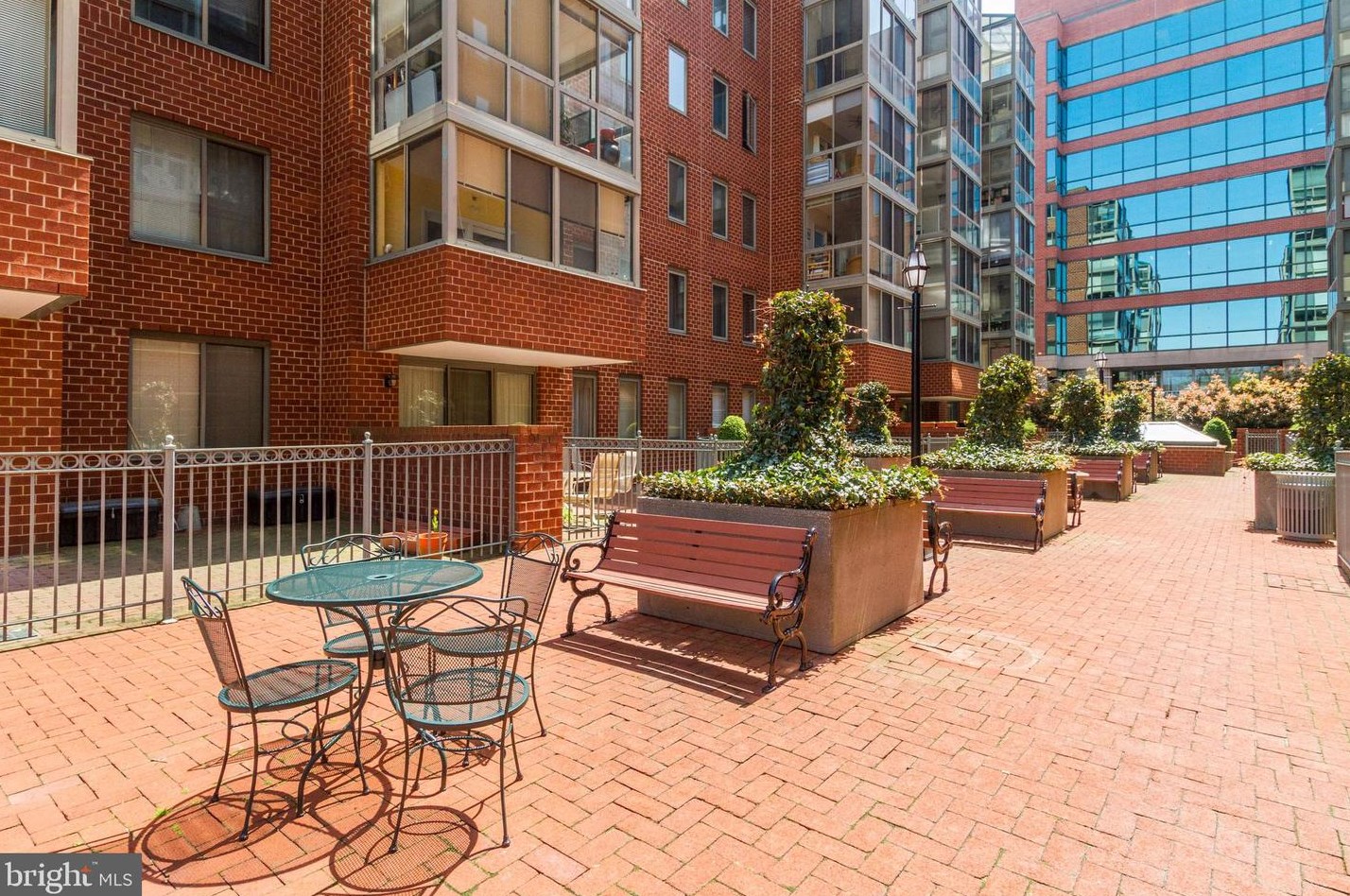 1050 N Taylor St #601, Arlington, VA 22201