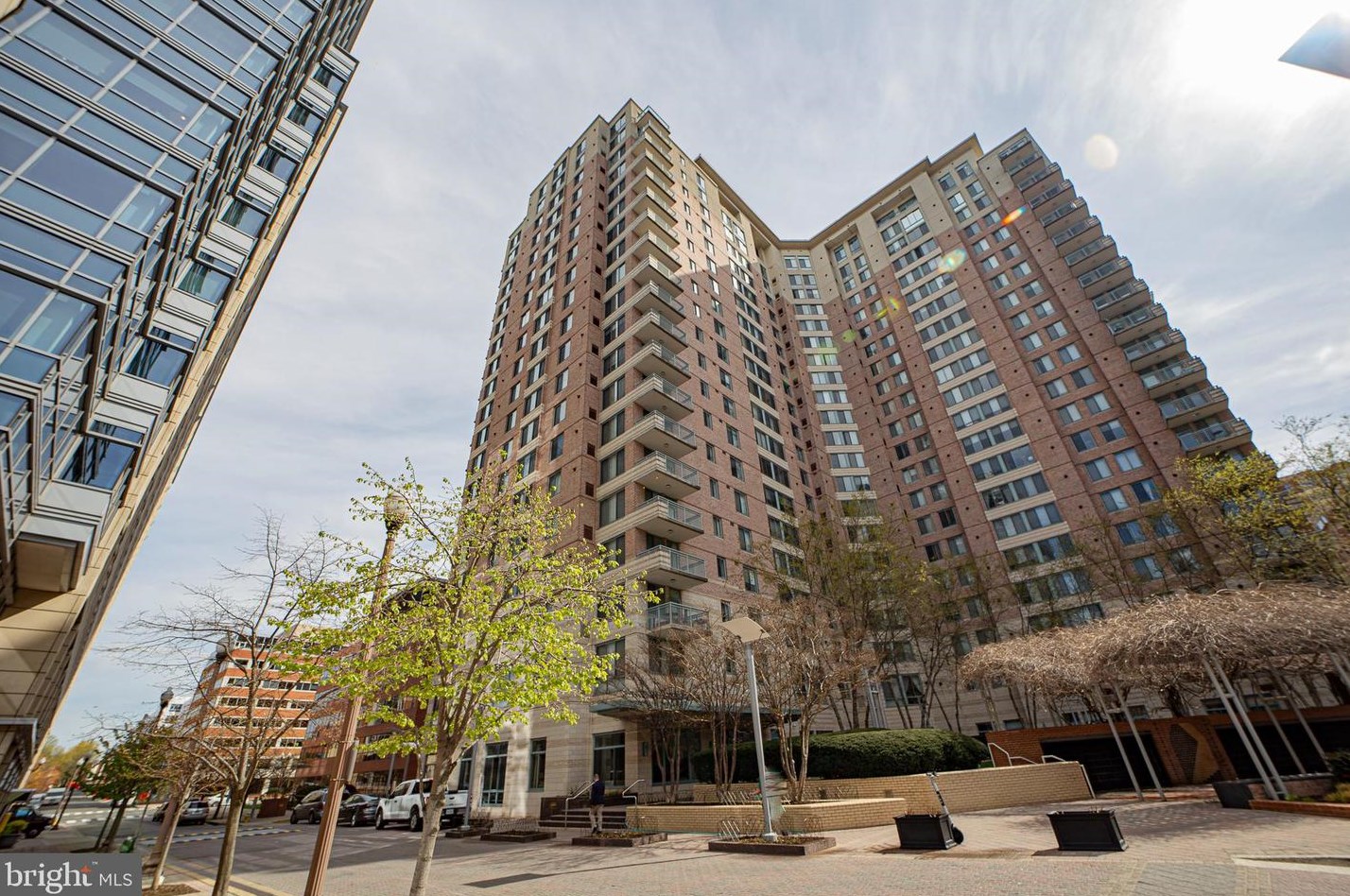 851 Glebe Rd, Arlington VA  22203-1816 exterior
