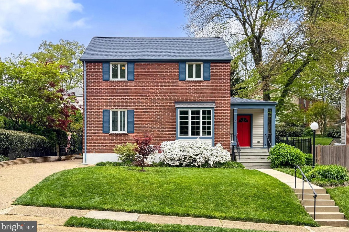 17 Greenbrier St, Arlington, VA 22203-1230