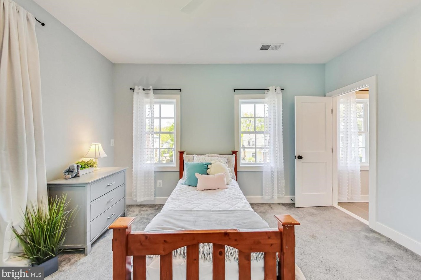 2016 Madison St, Arlington VA  22205-3314 exterior