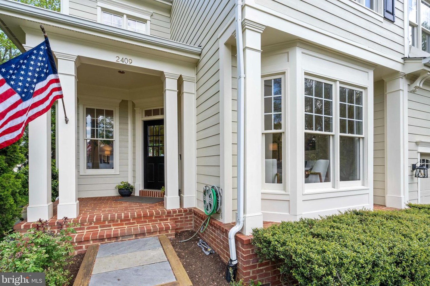 2409 N Ottawa St, Arlington, VA 22205