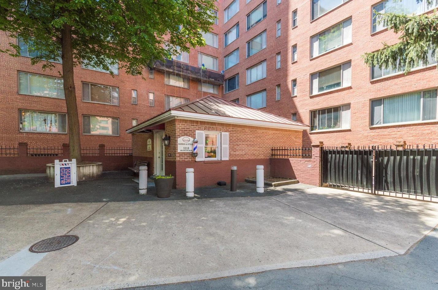 1021 Arlington Blvd, Arlington VA  22209-2225 exterior