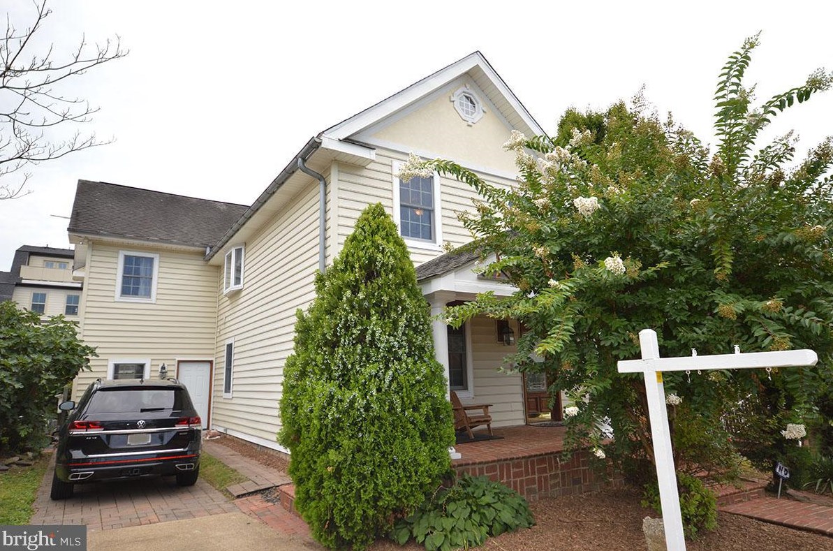 1716 12th St S, Arlington, VA 22209
