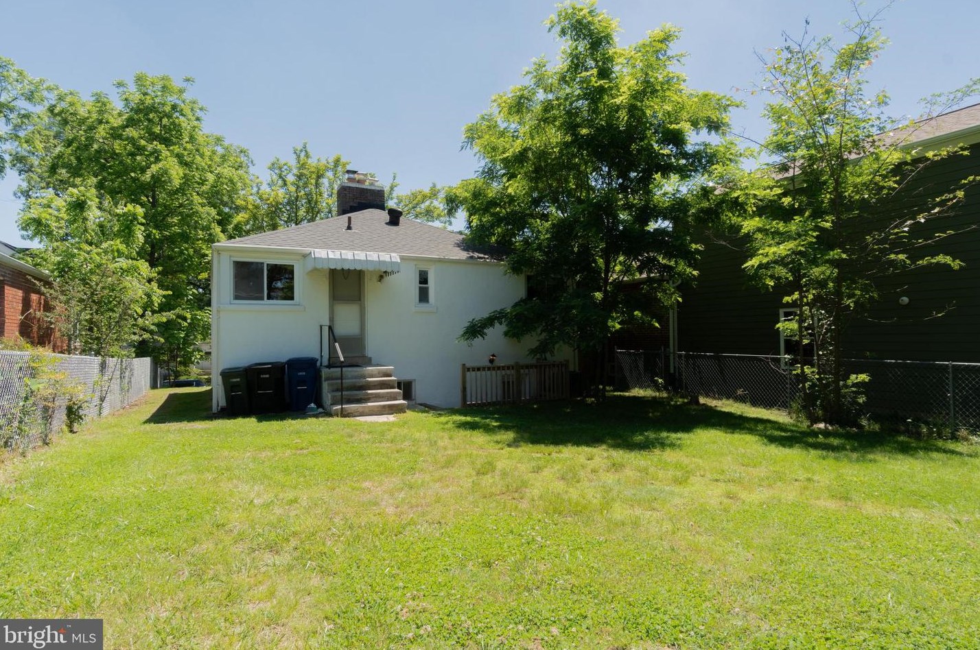 1226 Taylor St, Arlington VA  22201-4814 exterior
