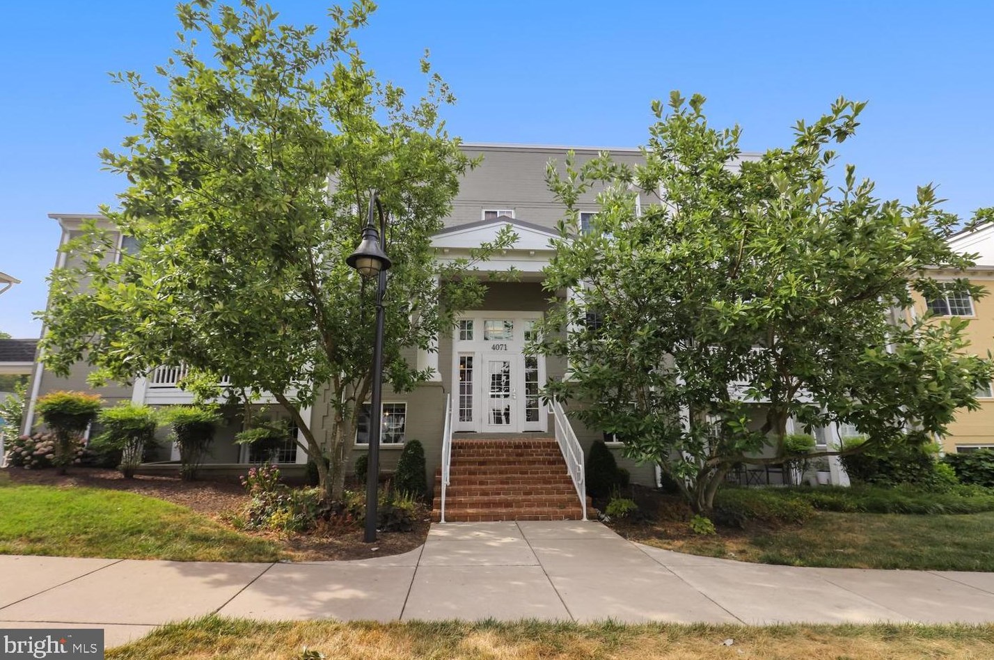 4071 Four Mile Run Dr, Arlington, VA 22204-5617