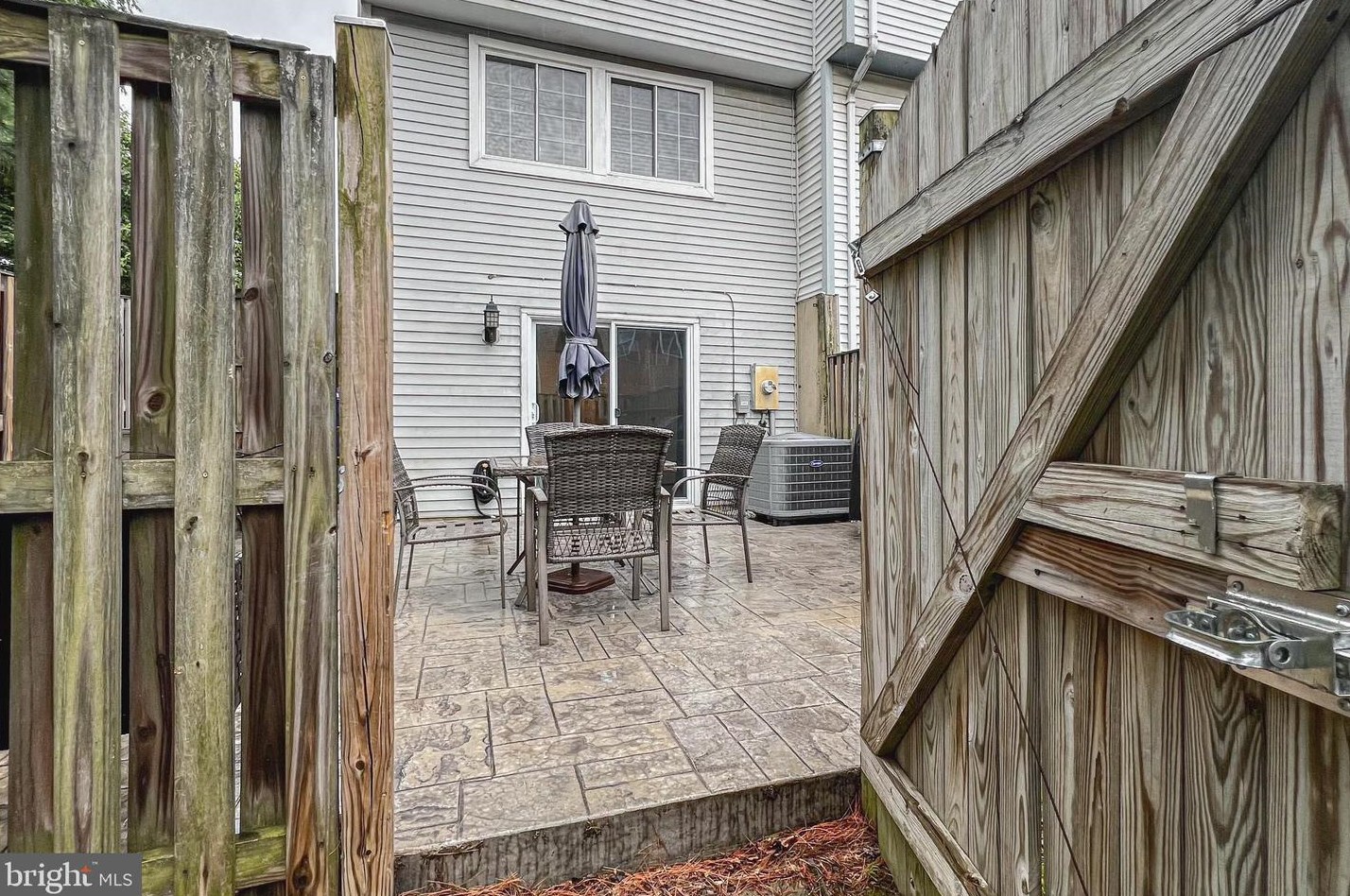2810 Meade St, Arlington VA  22206-3147 exterior