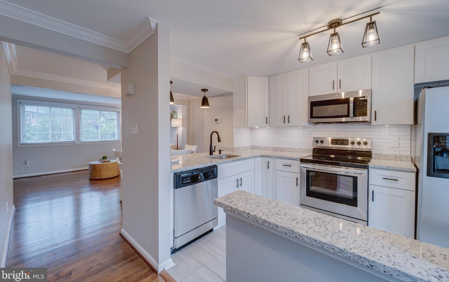 2810 Meade St, Arlington VA  22206-3147 exterior