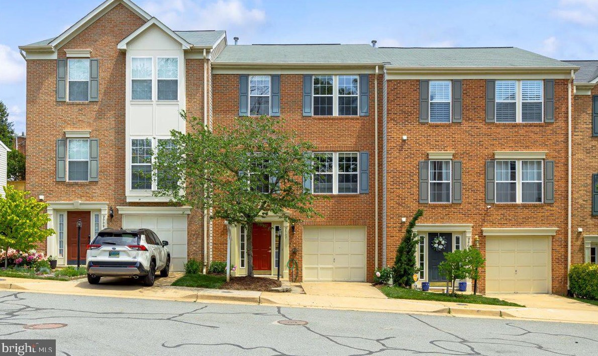 2007 Buchanan Ct, Arlington VA  22207-2096 exterior