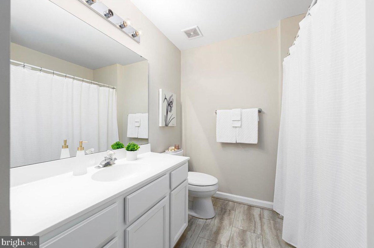 2007 Buchanan Ct, Arlington VA  22207-2096 exterior