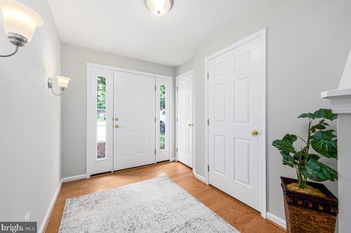 2007 Buchanan Ct, Arlington VA  22207-2096 exterior