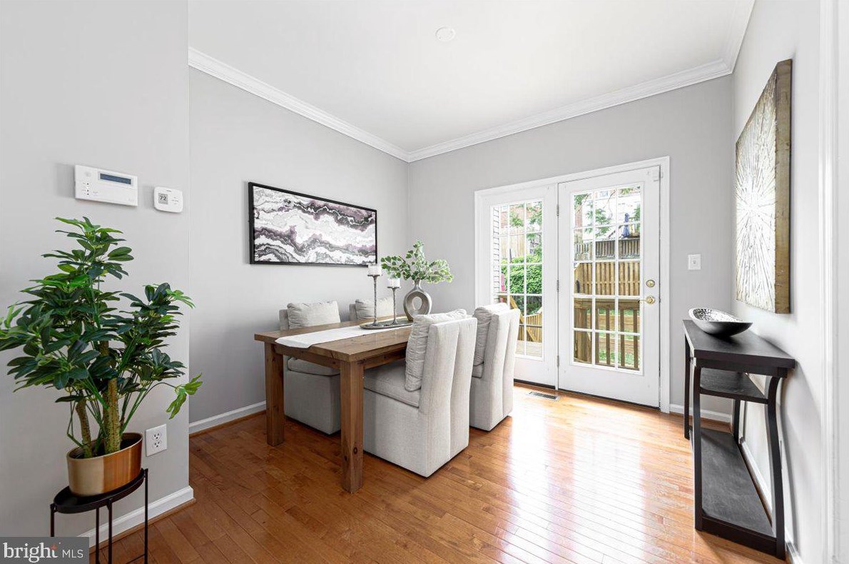 2007 Buchanan Ct, Arlington VA  22207-2096 exterior