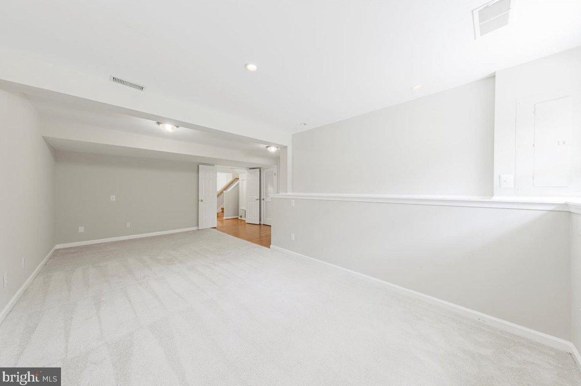 2007 Buchanan Ct, Arlington VA  22207-2096 exterior