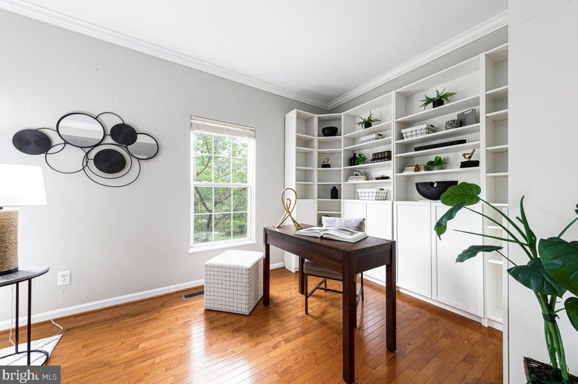 2007 Buchanan Ct, Arlington VA  22207-2096 exterior