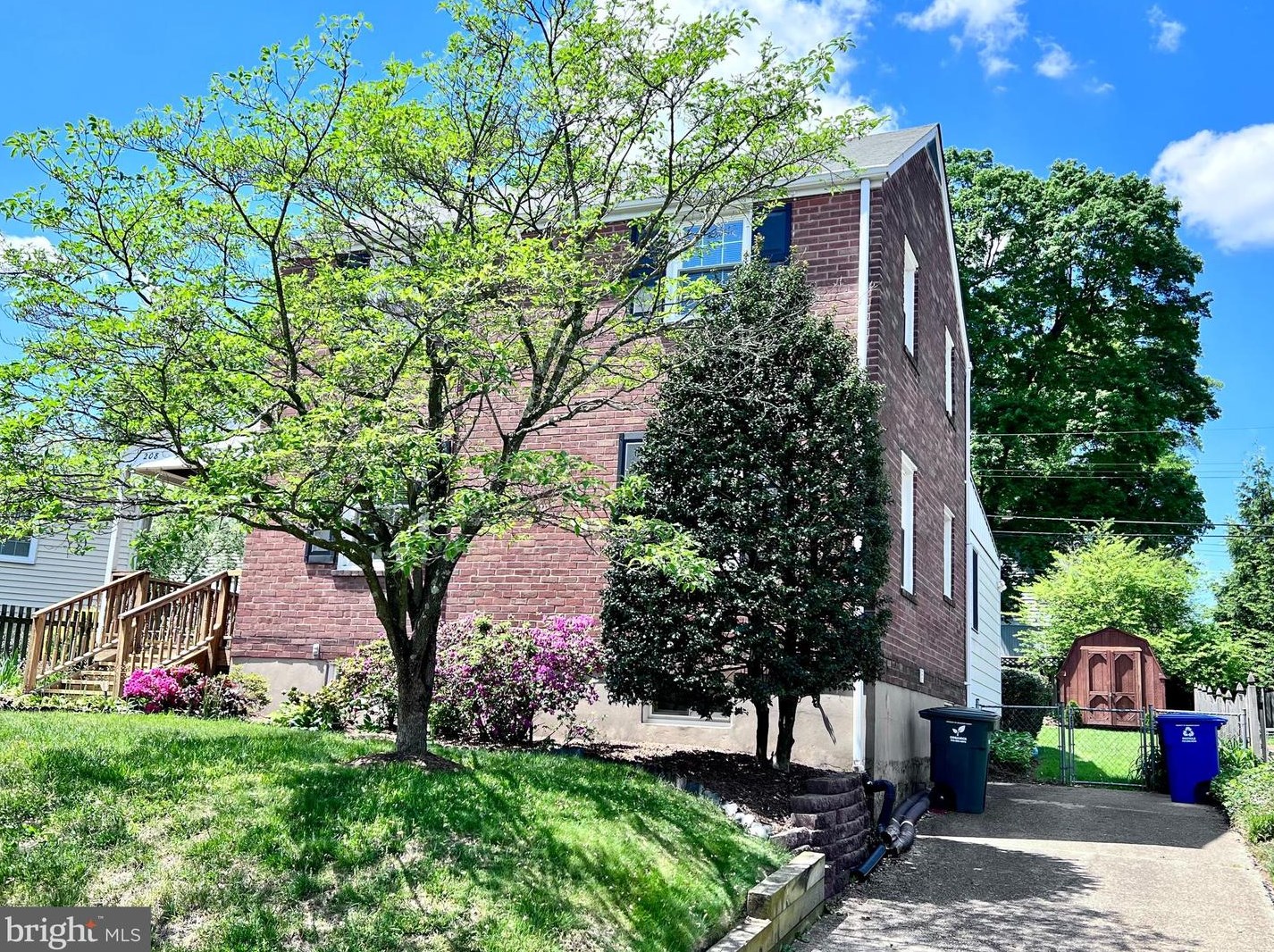 208 Greenbrier St, Arlington, VA 22203-1326