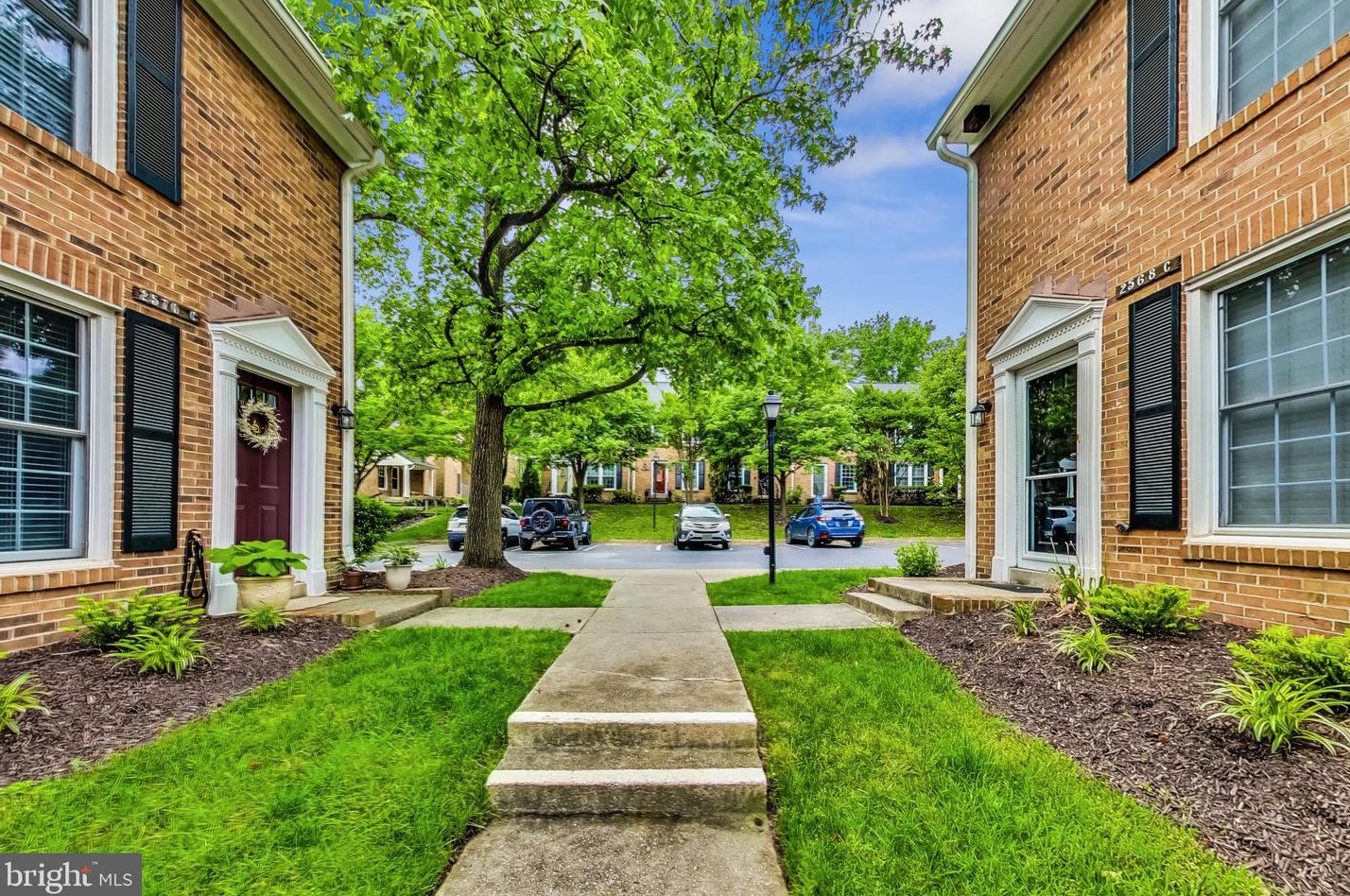 2570 Arlington Mill Dr, Arlington VA  22206-4075 exterior