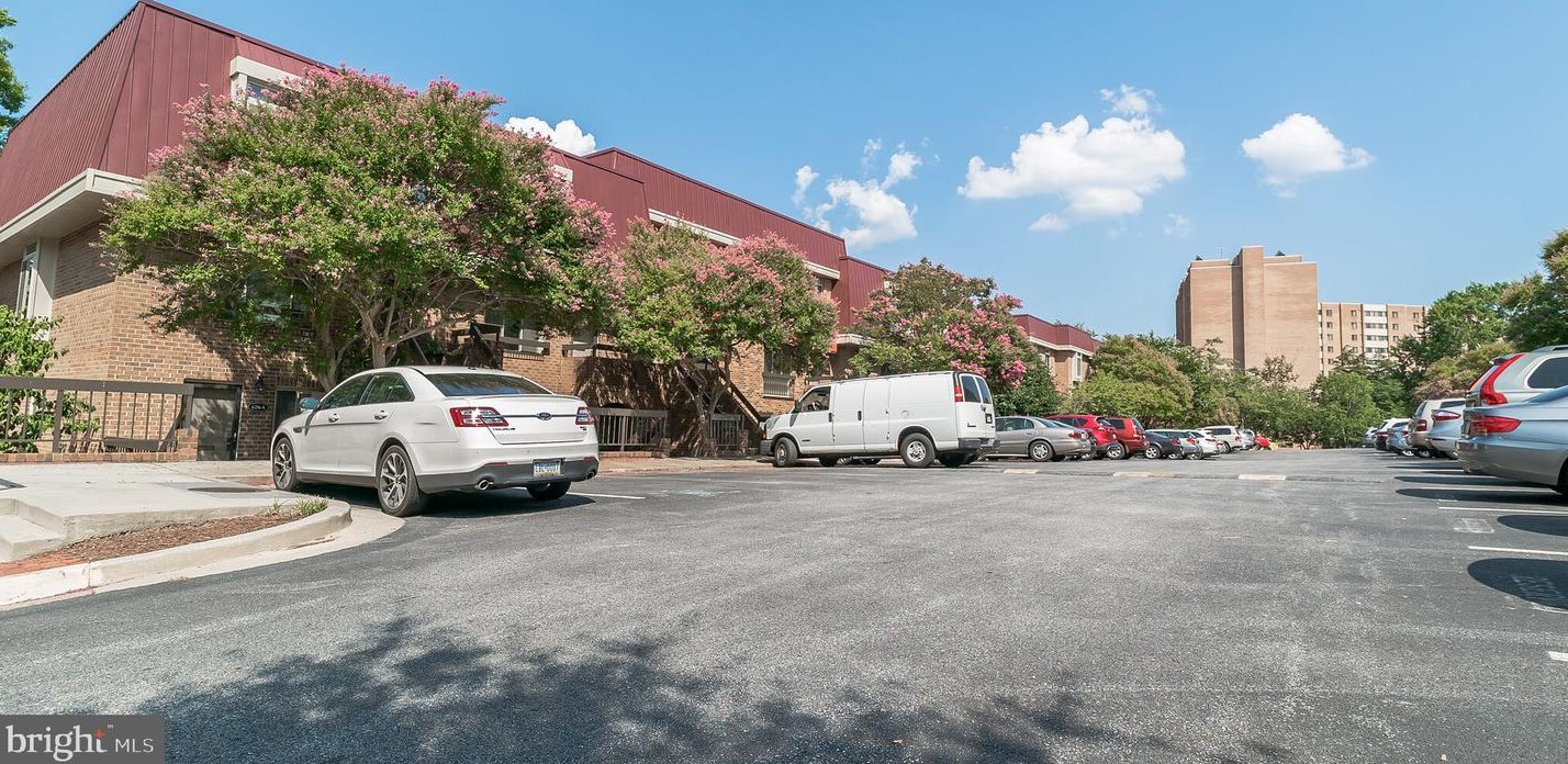 624 15th St, Arlington VA 22202-5589 exterior