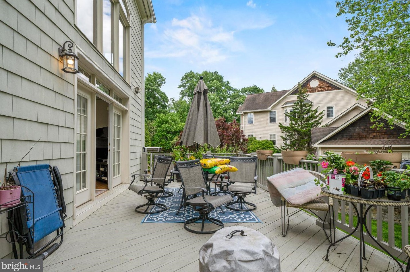 4870 Old Dominion Dr, Arlington, VA 22207
