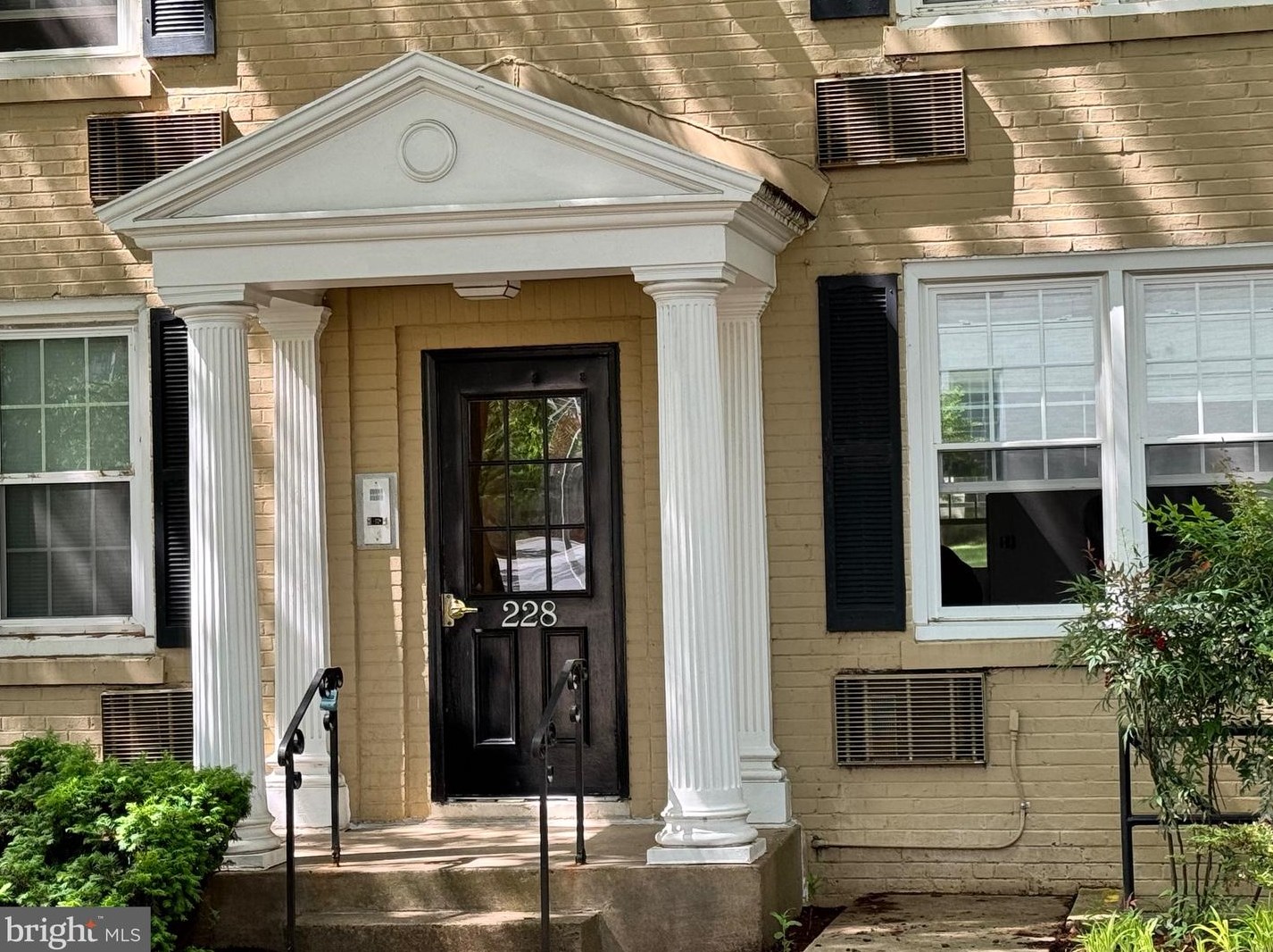 228 N Thomas St #4, Arlington, VA 22203