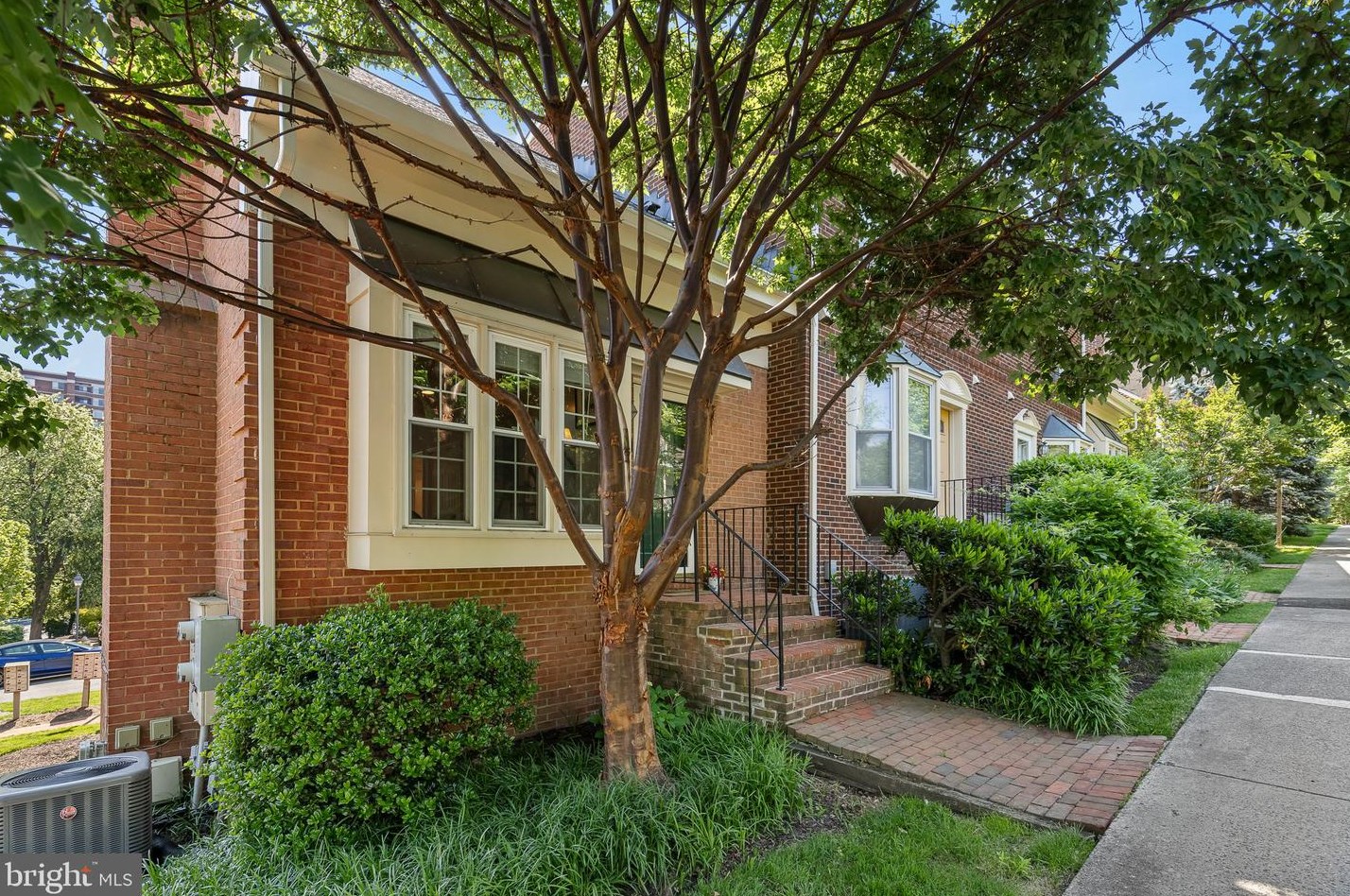 2534 Fairfax Dr, Arlington, VA 22201