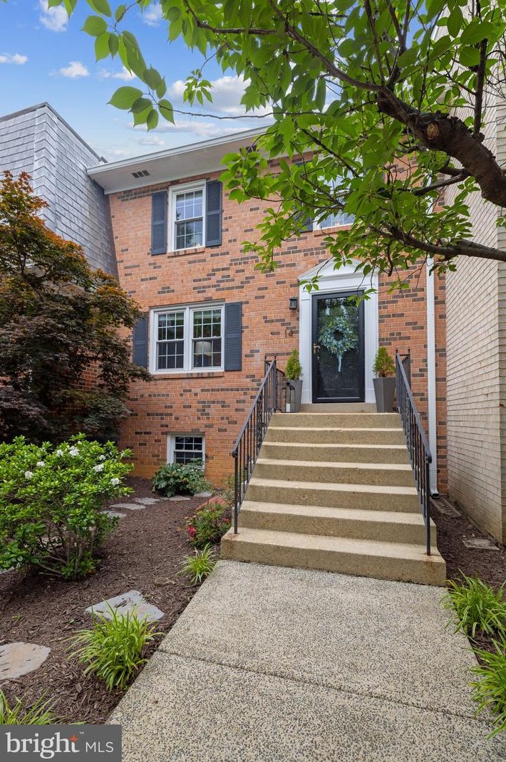 14 S Abingdon St, Arlington, VA 22204