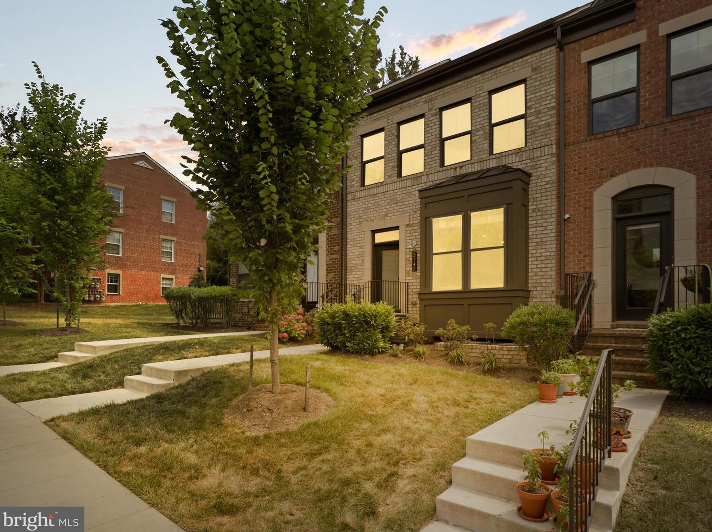 5742 10th Rd, Arlington, VA 22205-2302