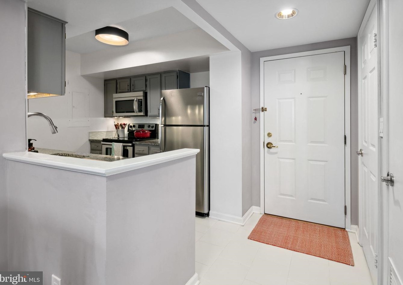 2400 Clarendon Blvd #816, Arlington, VA 22201