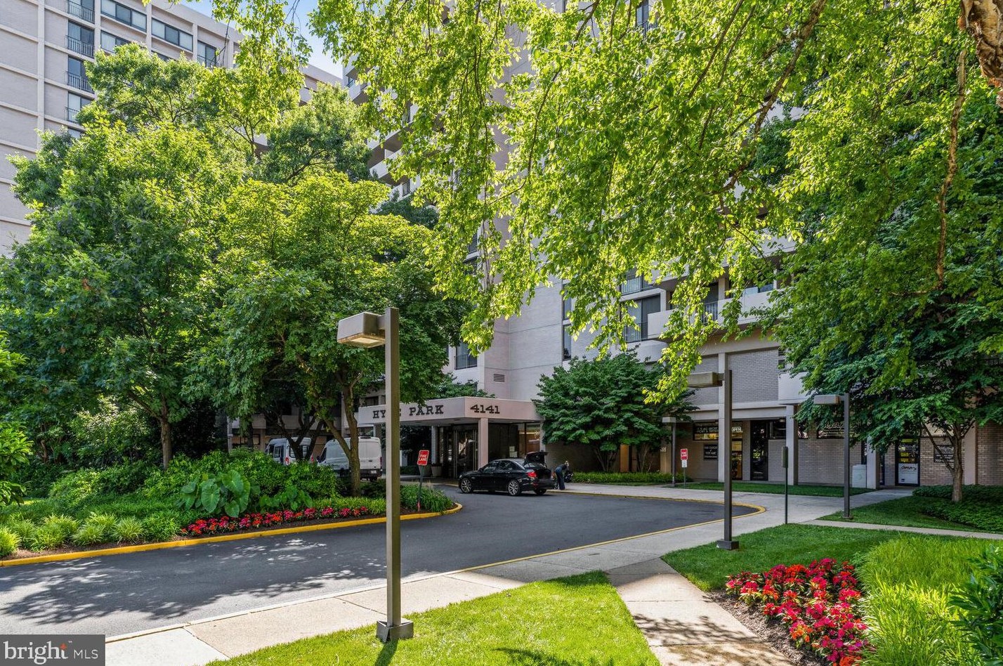 4141 N Henderson Rd #211, Arlington, VA 22203