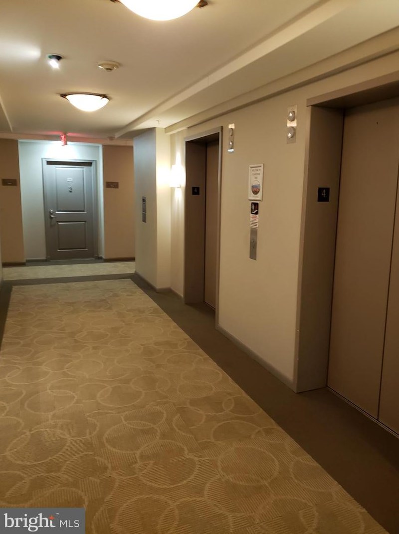 1021 N Garfield St #439, Arlington, VA 22201