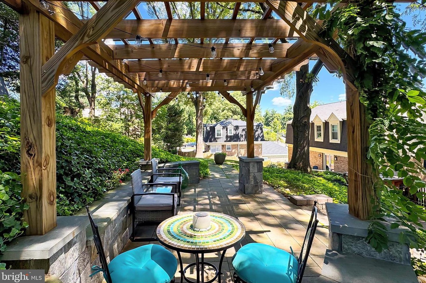 812 George Mason Dr, Arlington VA  22205-1216 exterior