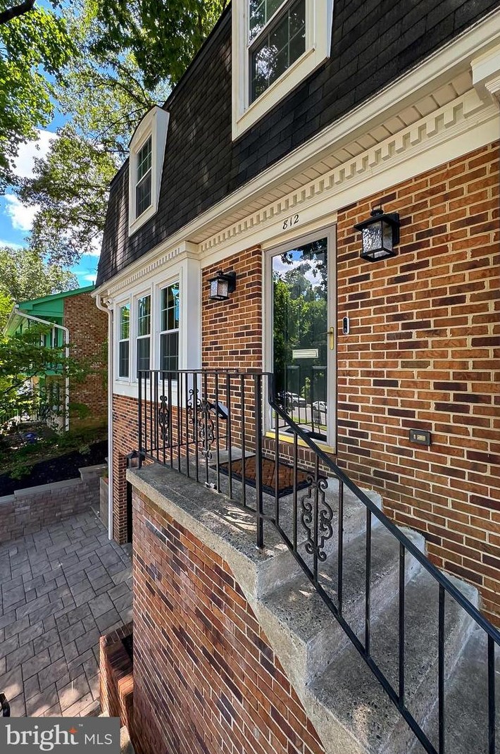 812 George Mason Dr, Arlington VA  22205-1216 exterior