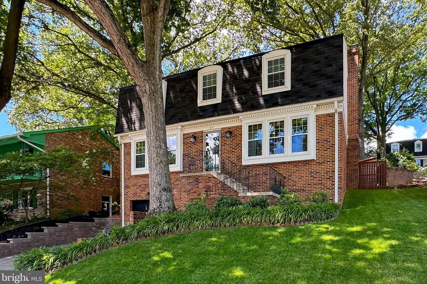 812 S George Mason Dr S, Arlington, VA 22204