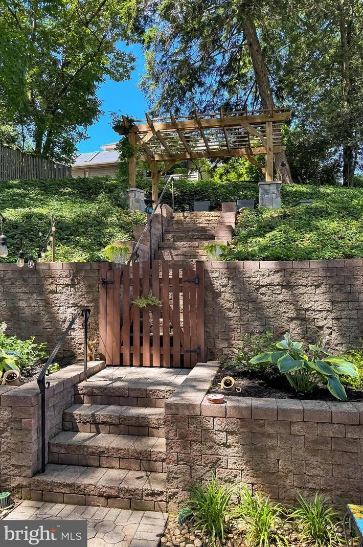 812 George Mason Dr, Arlington VA  22205-1216 exterior