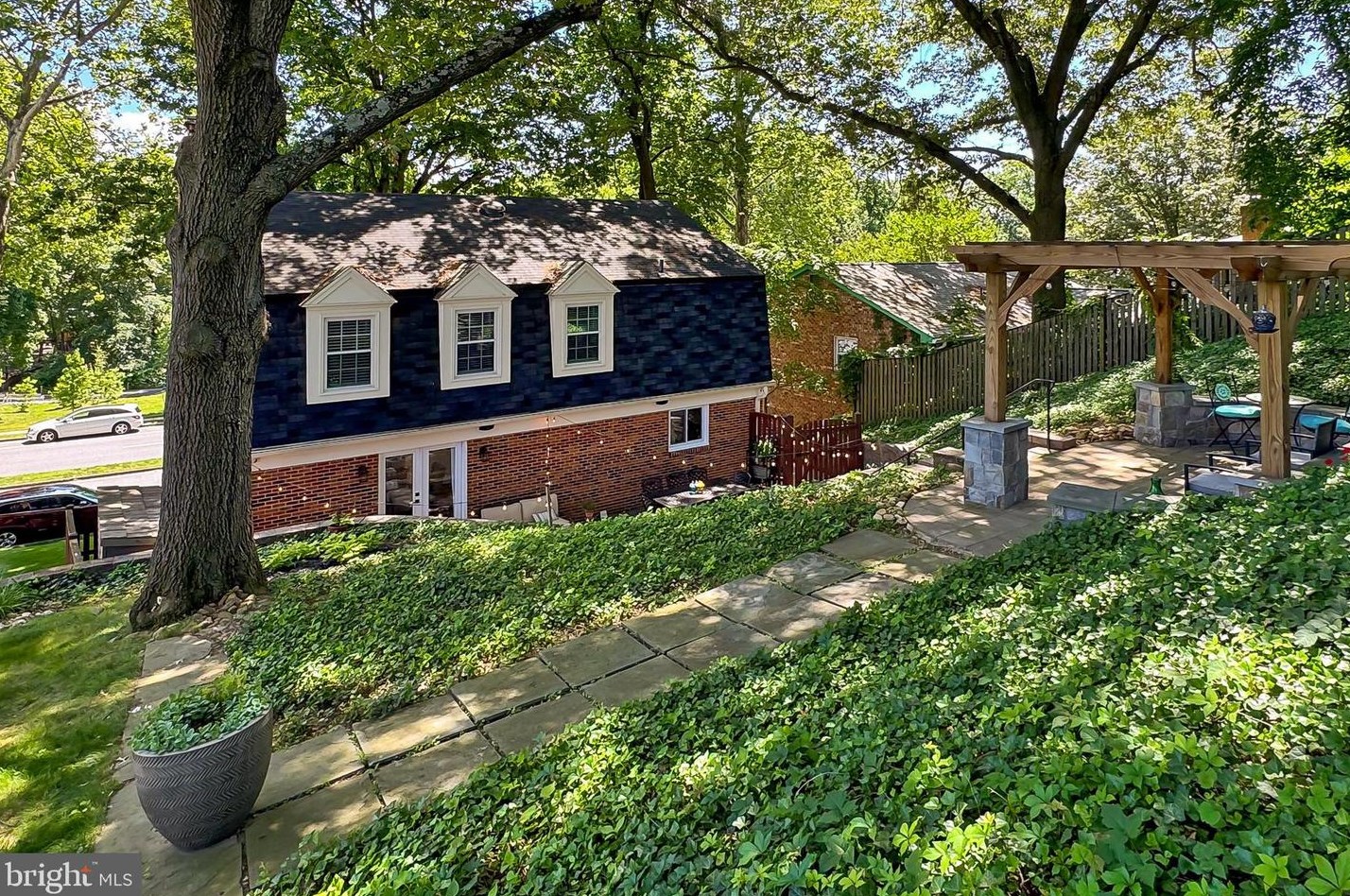 812 George Mason Dr, Arlington VA  22205-1216 exterior