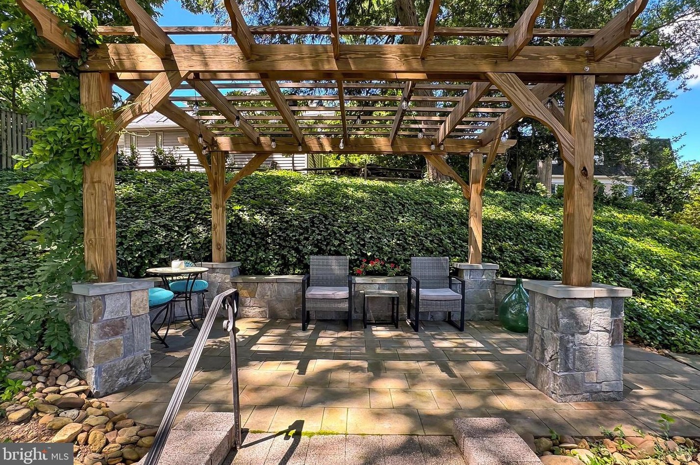 812 George Mason Dr, Arlington VA  22205-1216 exterior