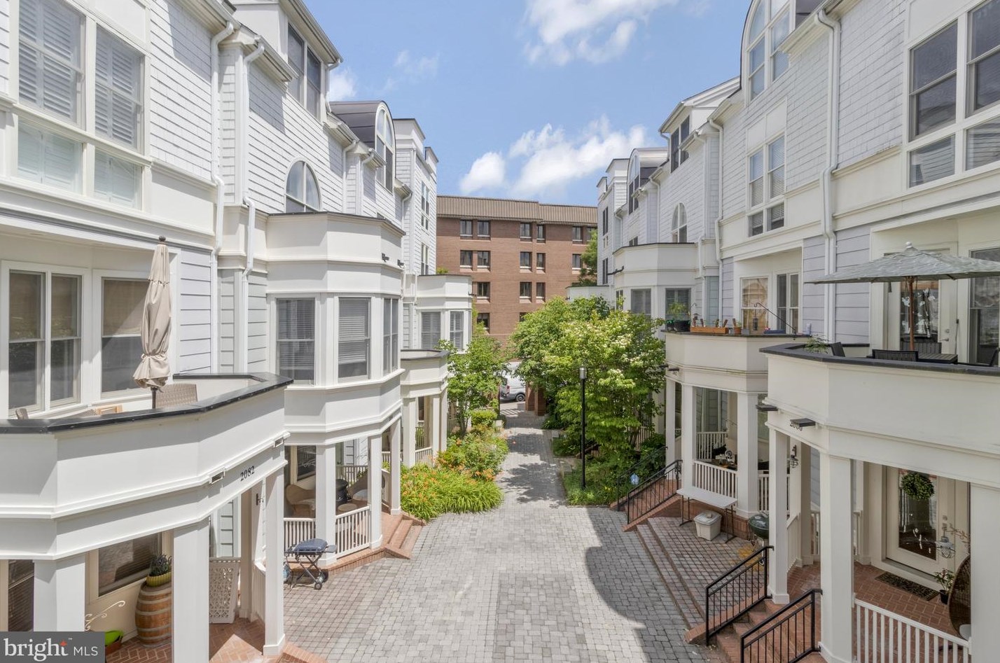 2086 N Oakland St, Arlington, VA 22204