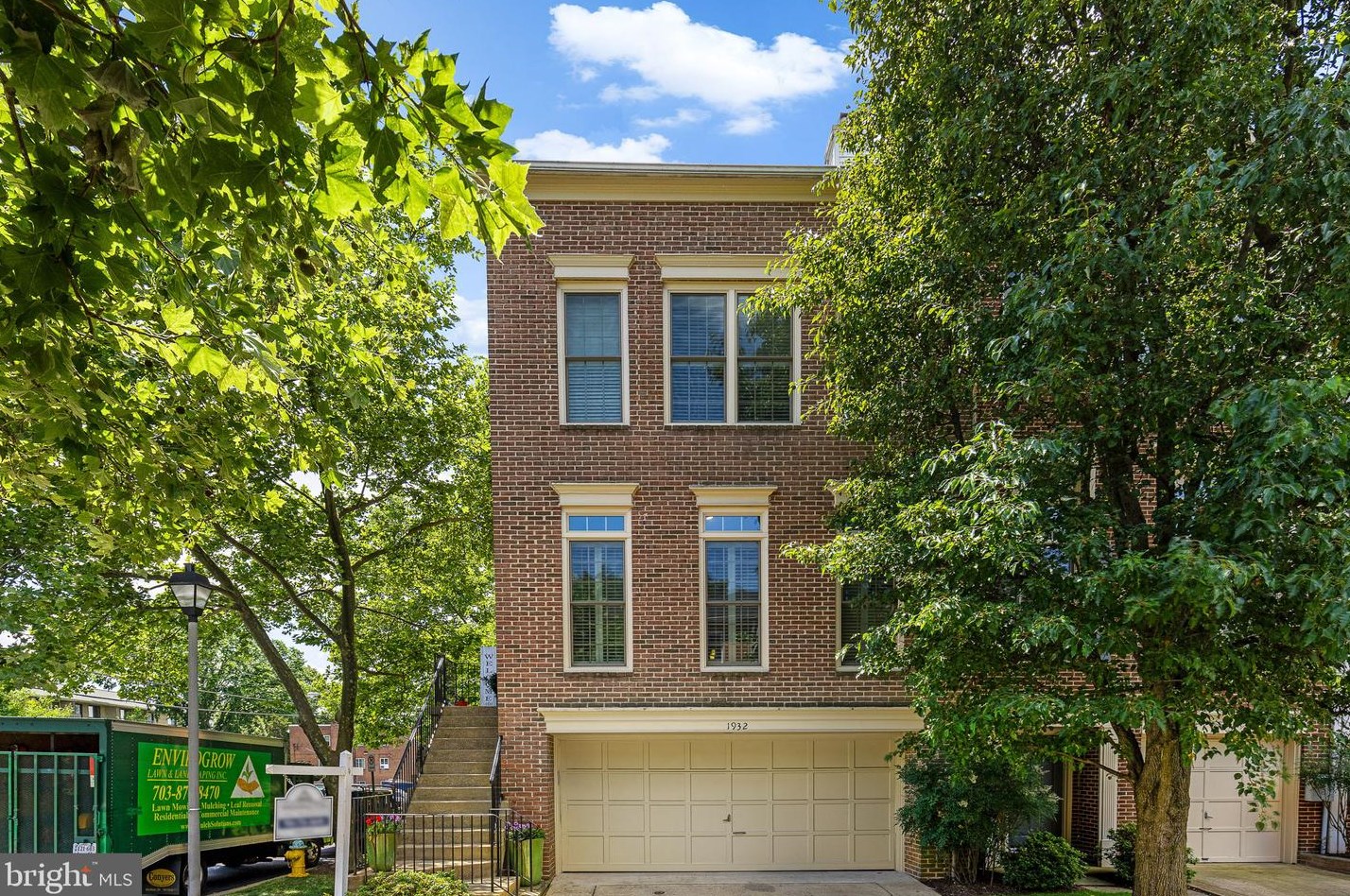 1932 Daniel St, Arlington VA  22201-4110 exterior