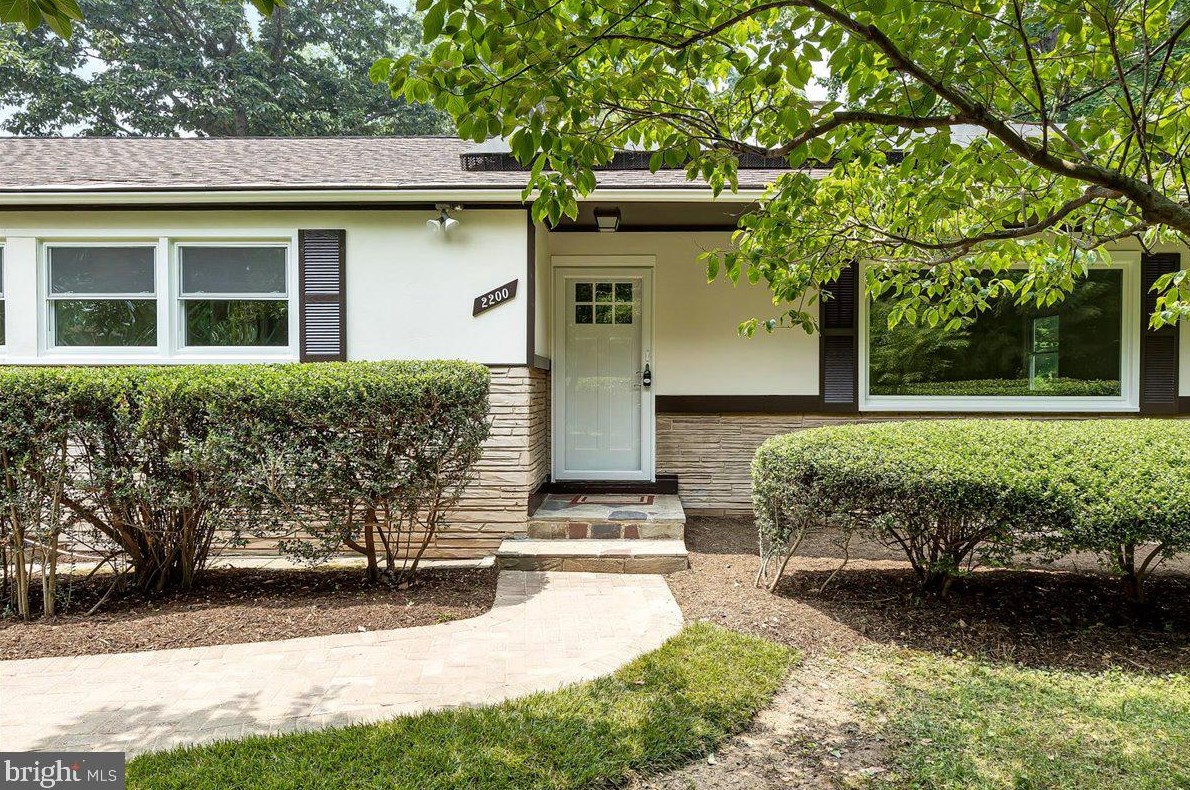 2200 Taft St, Arlington VA  22201-3617 exterior