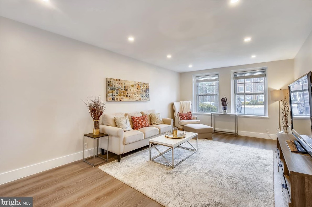 3058 S Abingdon St #a2, Arlington, VA 22206