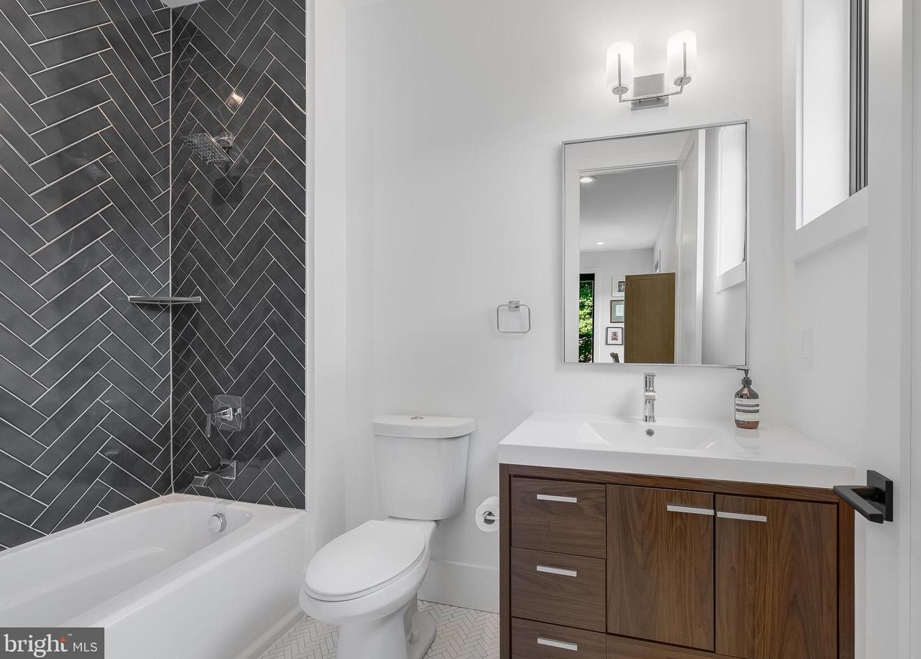 4605 26th St, Arlington VA 22206-2927 exterior