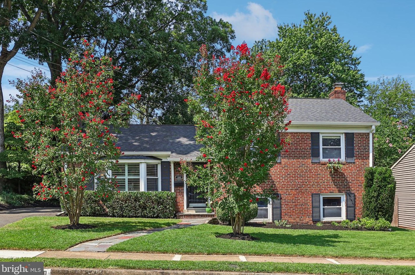 1010 Quintana St, Arlington, VA 22205-1521