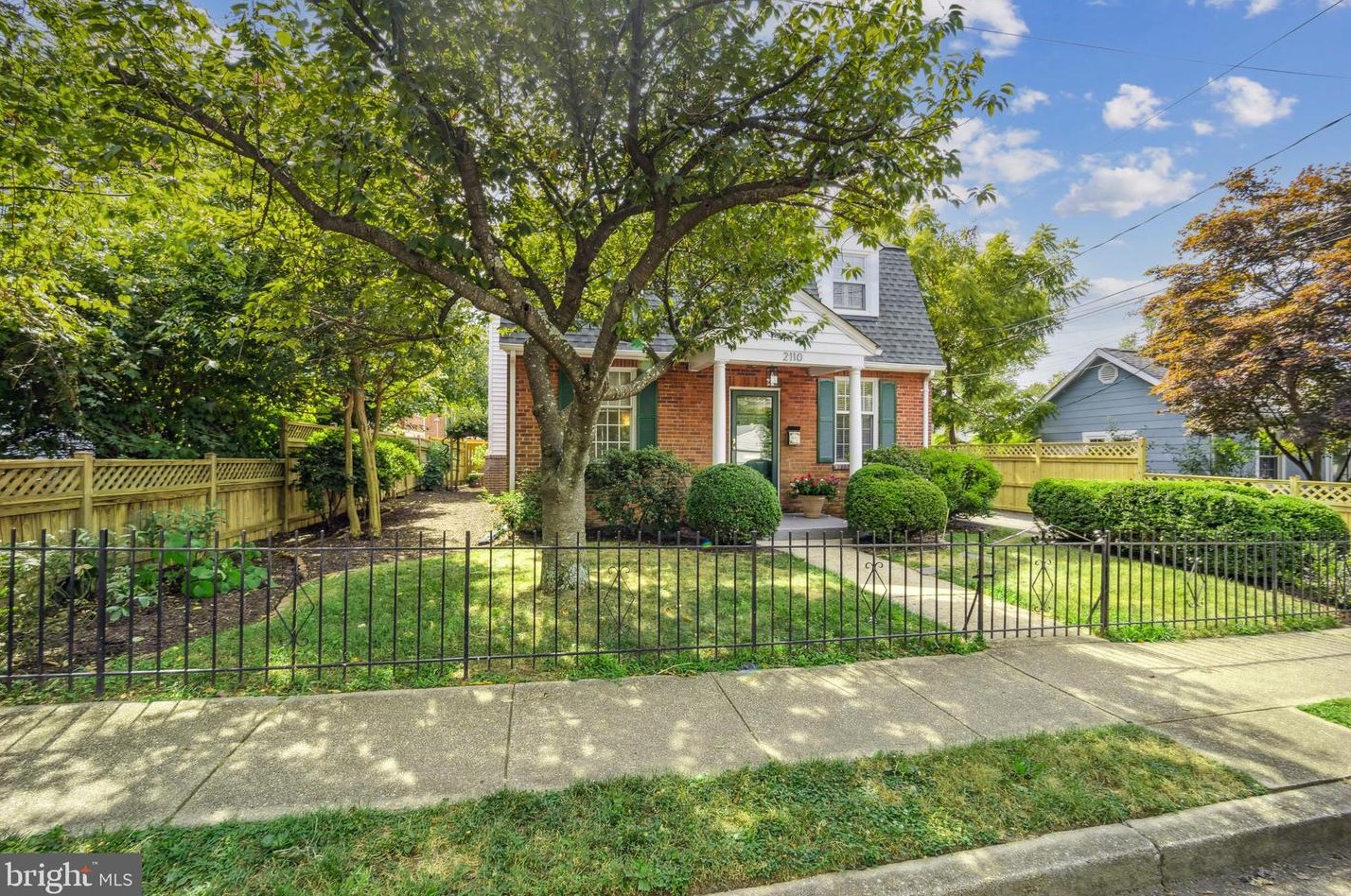 2110 Grant St, Arlington, VA 22202-2729