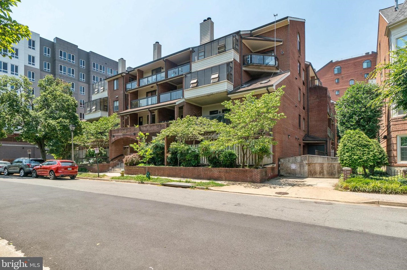 1020 N Stafford St #402, Arlington, VA 22201