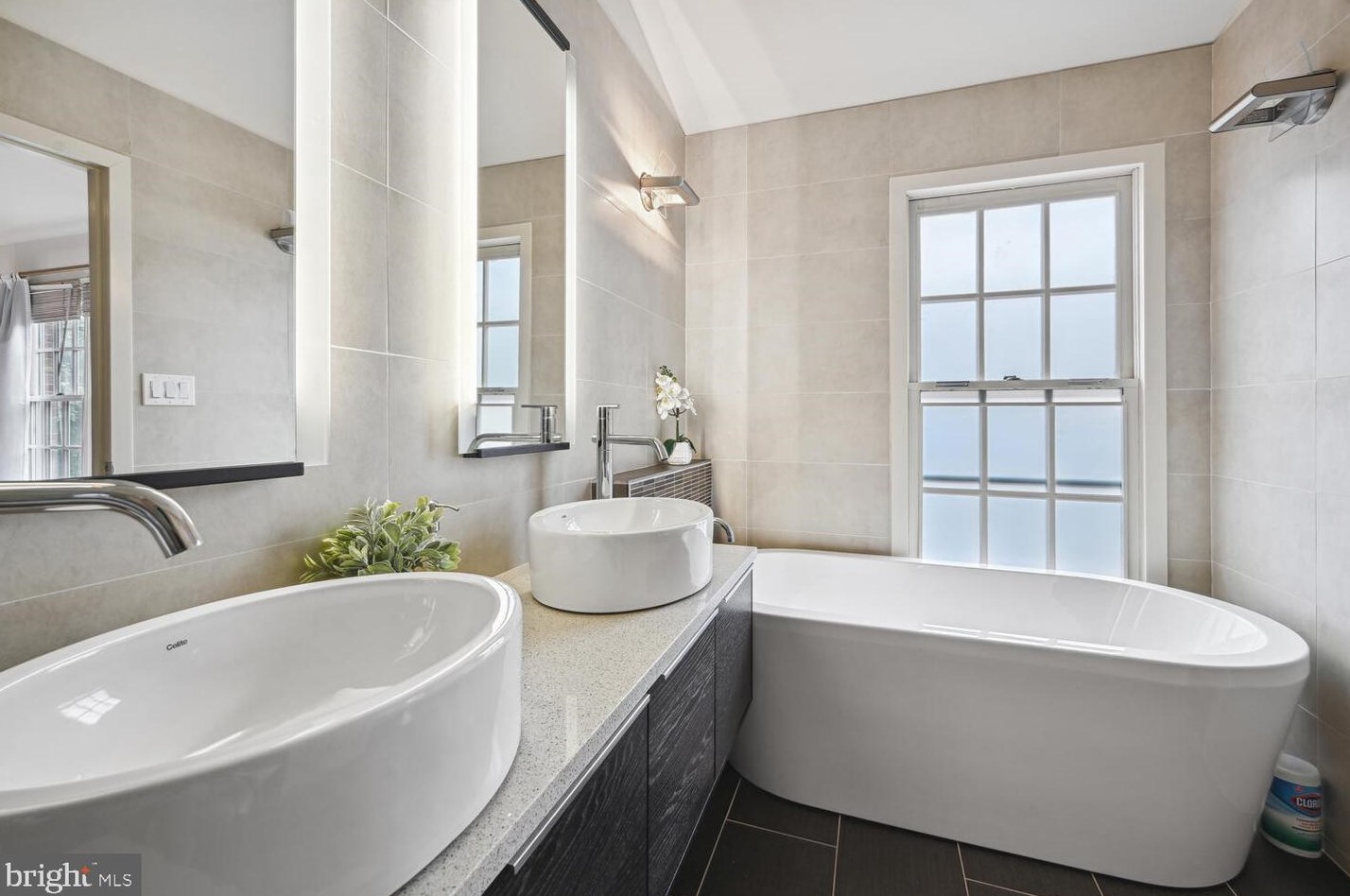 1140 Vernon St, Arlington VA  22201-5756 exterior