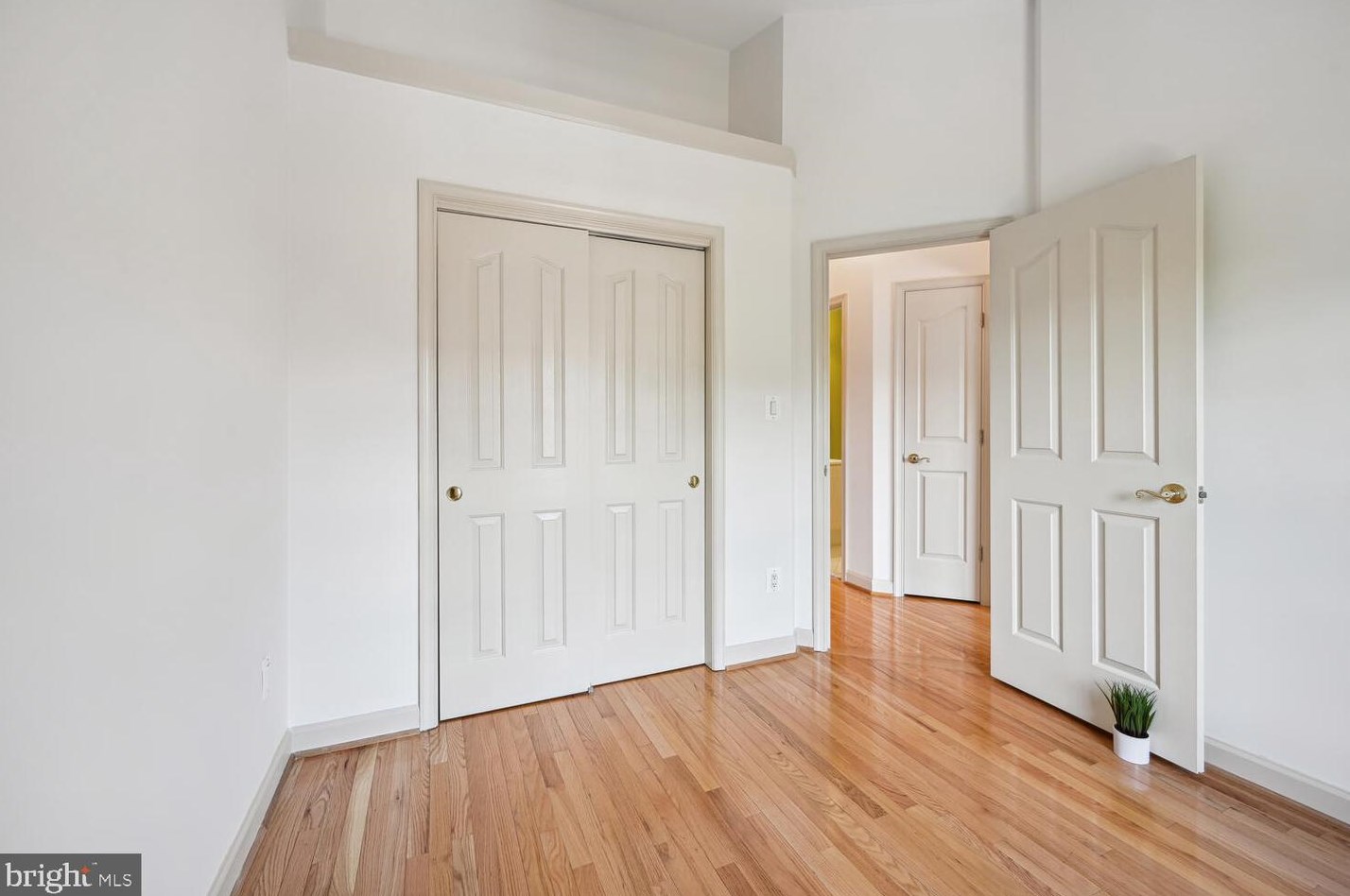 1140 Vernon St, Arlington VA  22201-5756 exterior